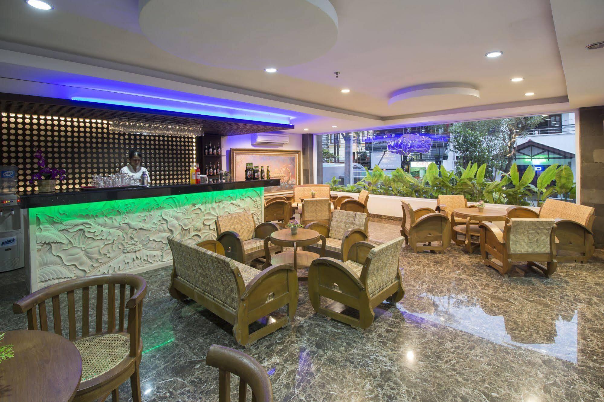Grand Puri Saron Hotel Malioboro Jogjacarta Exterior foto