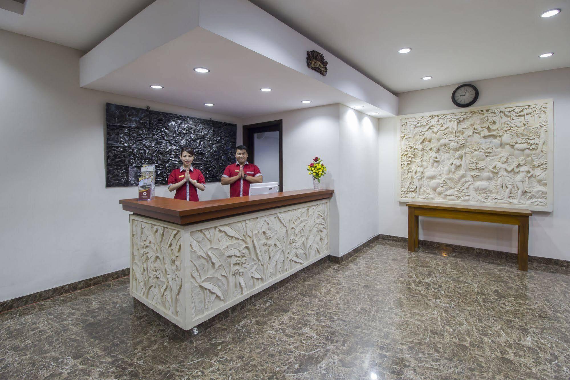 Grand Puri Saron Hotel Malioboro Jogjacarta Exterior foto